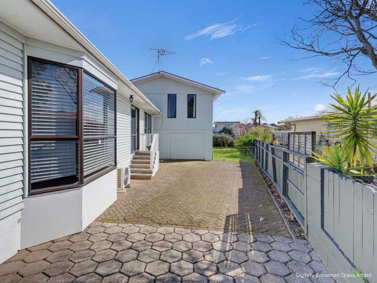 33 Joanna Place Deanwell_16