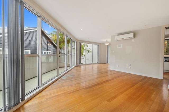 3/8 Sarsfield Street 1685_2