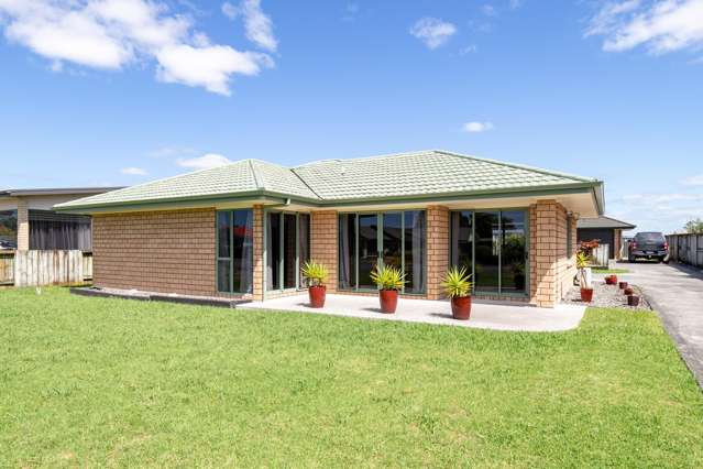 LIGHT-FILLED LIVING IN A GREAT LOCATION