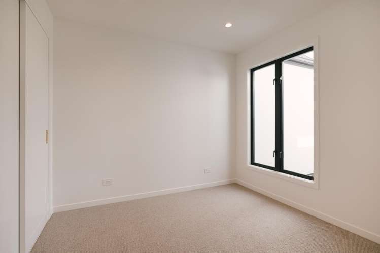 6 Parkside Avenue (off Roots Street East) Feilding_16