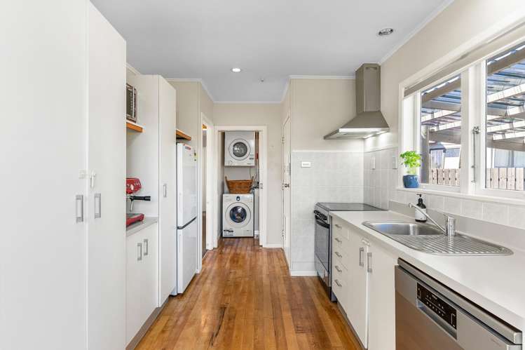 94 Tirimoana Road Te Atatu South_9