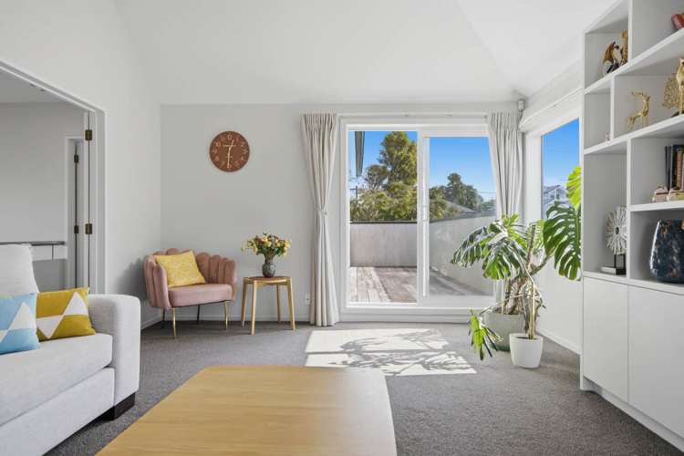 2/20 Tui Glen Road_3
