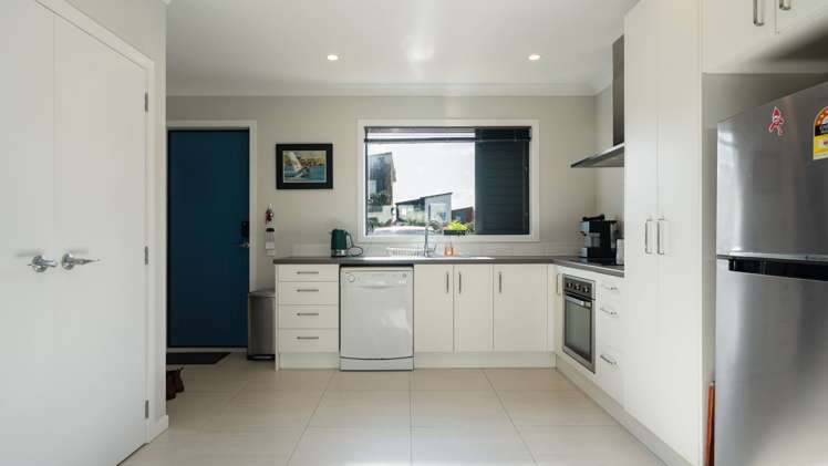 65 Glidepath Road Hobsonville_9