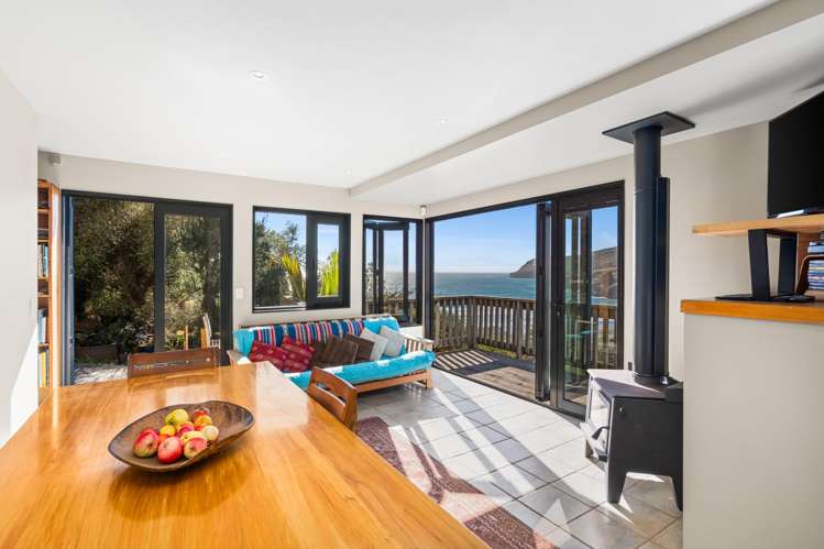 217 Taylors Mistake Road Te Onepoto / Taylors Mistake_2