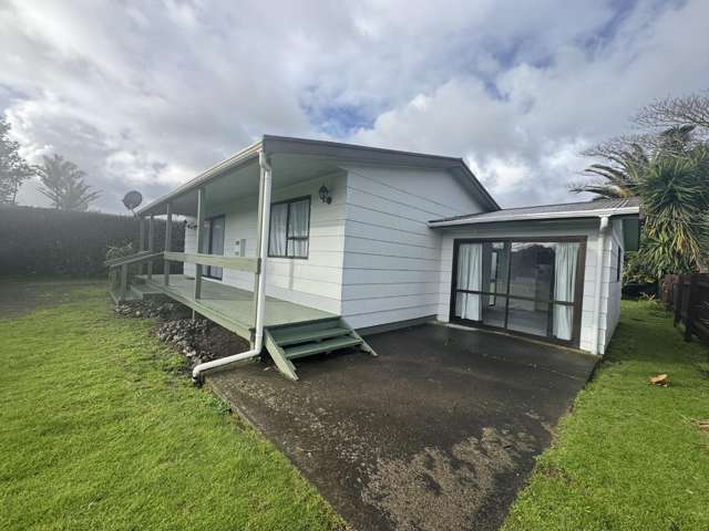 Cosy and Comfortable Two Bedroom Home with attached Sleepout