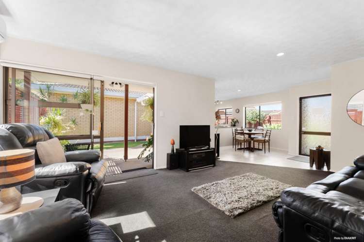 1/3 Annette Avenue Te Atatu South_6