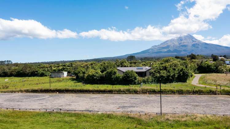 1955 Egmont Road Kaimiro_14
