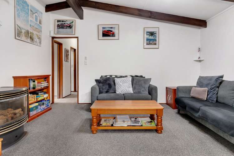 15 Henare Place Tihiotonga_3