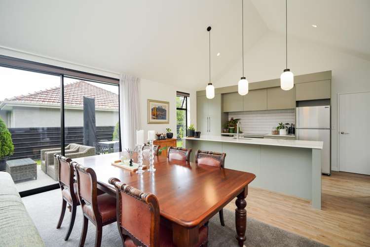 177 Queens Drive Richmond_10