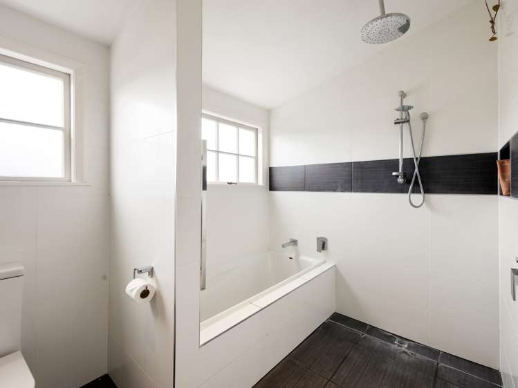 992 River Road Queenwood_16