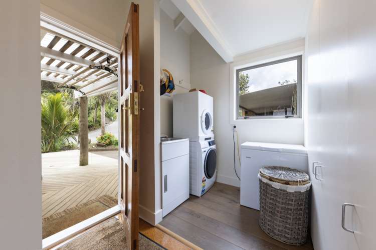 16 La Trobe Track Karekare_23