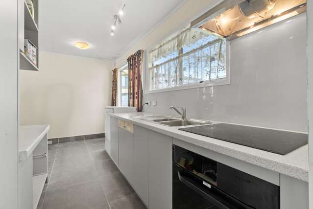 1/23 Frobisher Way Clendon Park_2