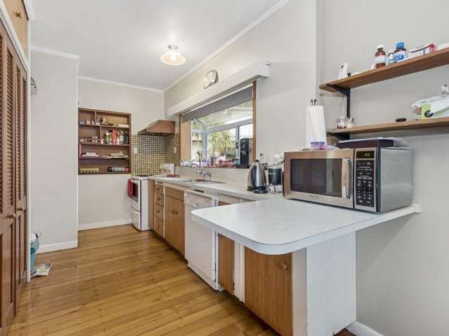 654 River Road Chartwell_2