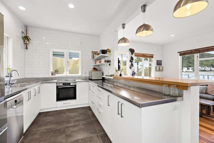 82 Owhiro Bay Parade_5