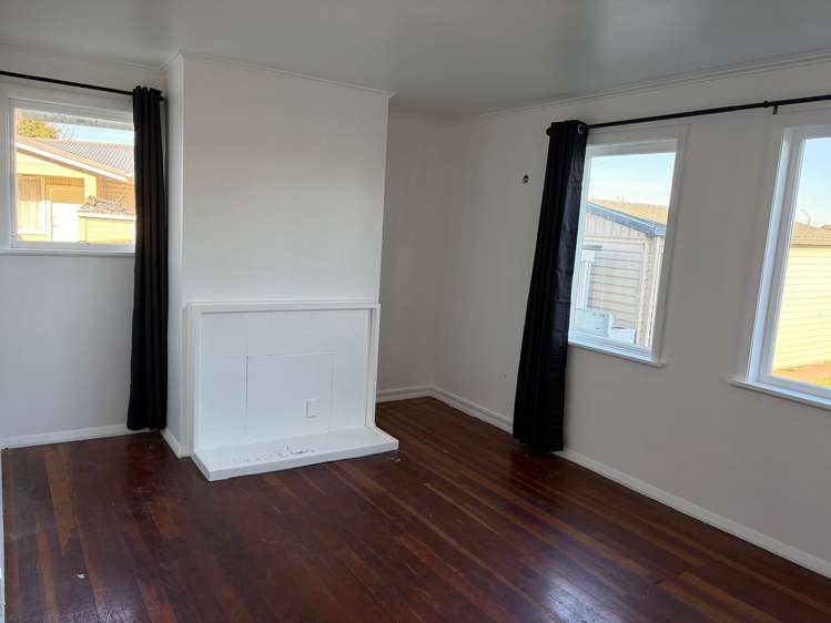 806 Takapu Place Camberley_3