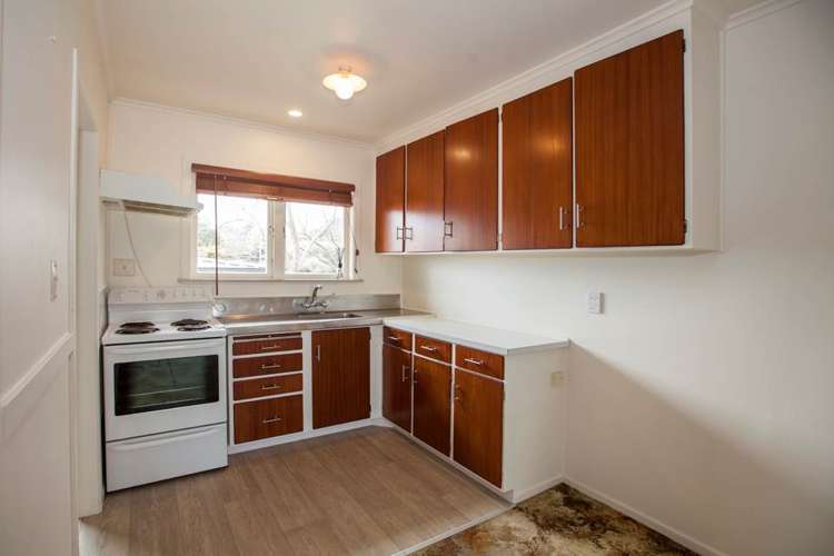 2f Golf Road Epsom_5