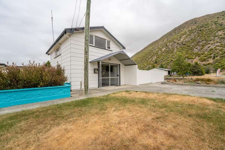 85 Bledisloe Street Kurow_16