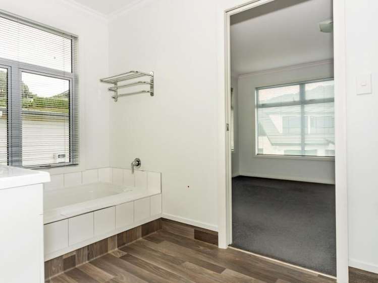 17 Sirrah Street Okitu_10