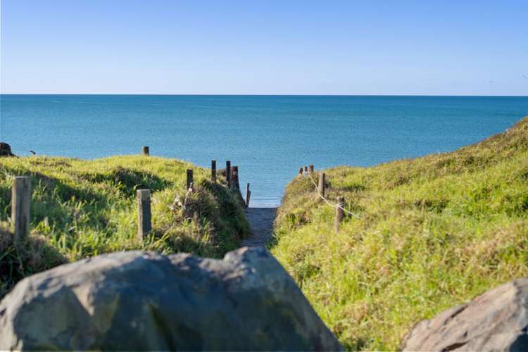 2425f State highway 2 Pukehina_11