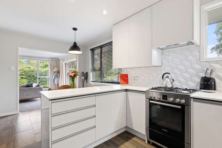 2/5 Esher Place Saint Martins_12