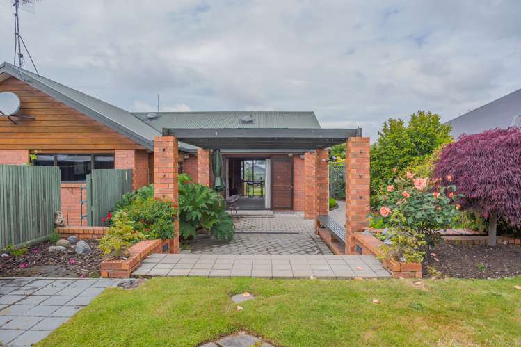 45 Pages Road Marchwiel_20