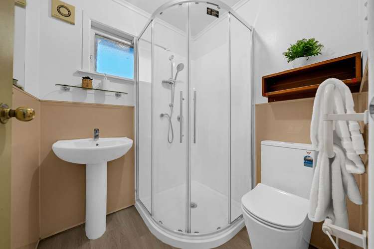 175 White Swan Road Mt Roskill_11