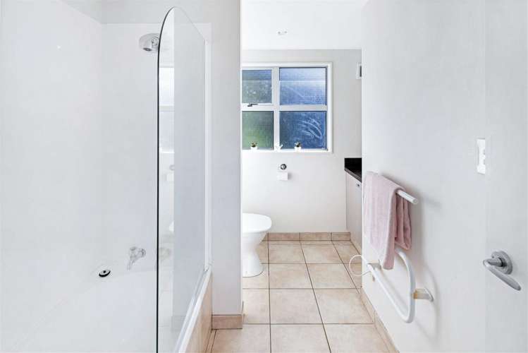 10 Erlestoke Crescent Churton Park_10