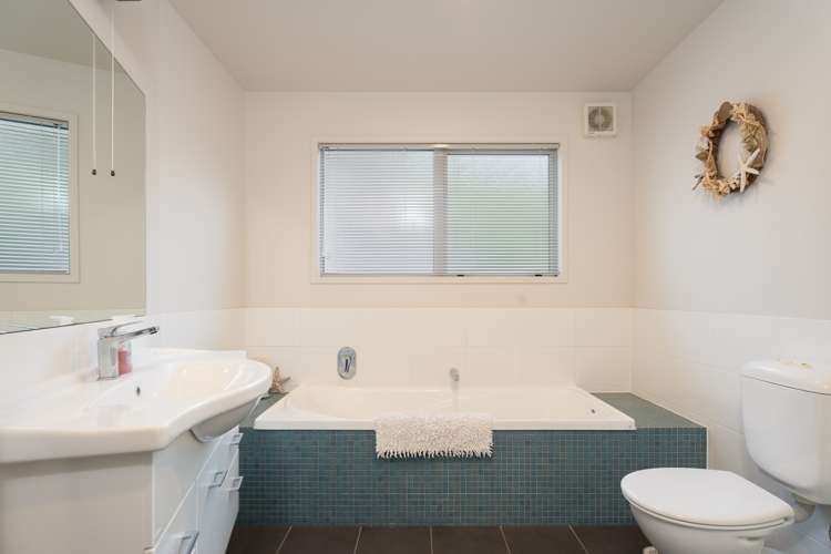 16 Neston Grove Churton Park_18