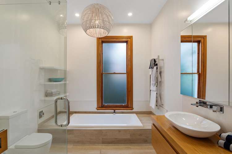 42 Hawkesbury Avenue St Albans_11