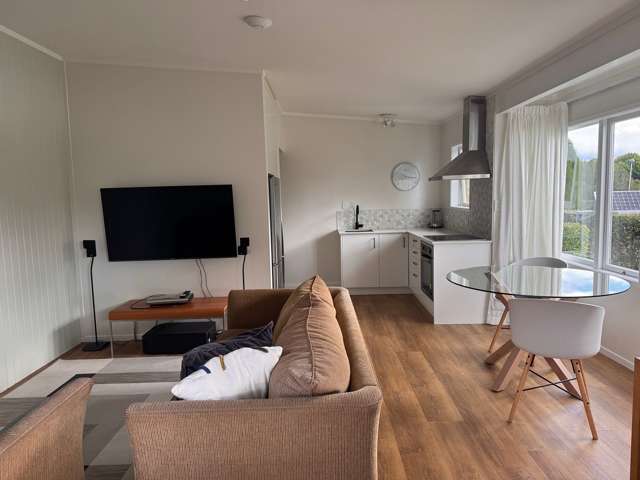 Chic 1BR Flat - Furnished & Modern!