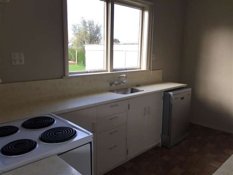 11 Gill Crescent Redwoodtown_5