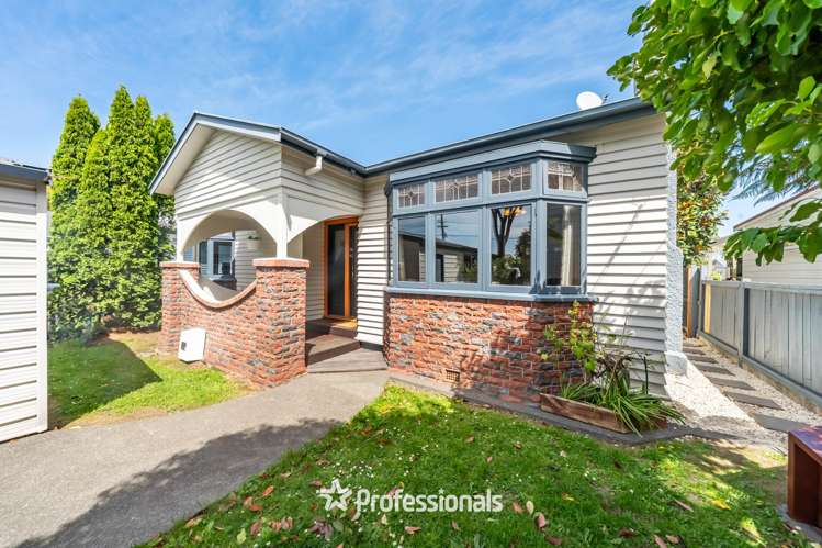 143 Whites Line East Waiwhetu_16