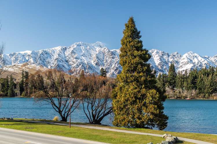 Unit 3, 20-26 Lake Esplanade Queenstown_1