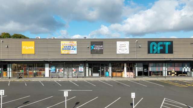 Retail Opportunity in busy Constellation Drive
