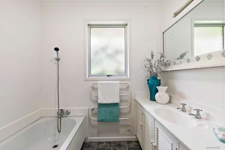 122 Whangaparaoa Road Red Beach_12