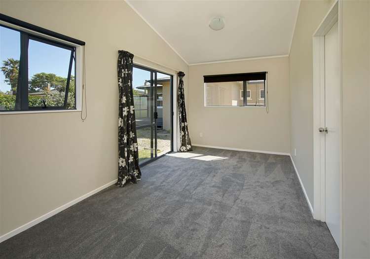 10 Fergusson Street Stoke_17