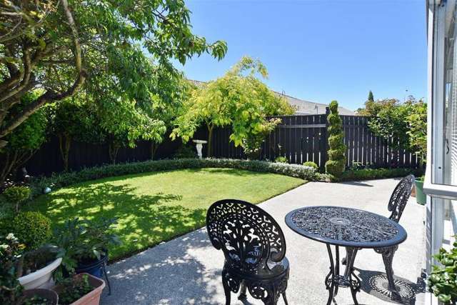 2/35 Lowry Avenue Redwood_1