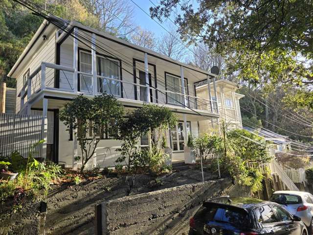 A/35 Patanga Cres (Top) FULLY-FURNISHED, Thorndon