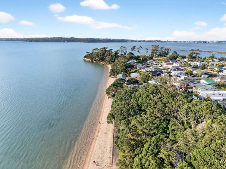 10 Joan Street Point Chevalier_11