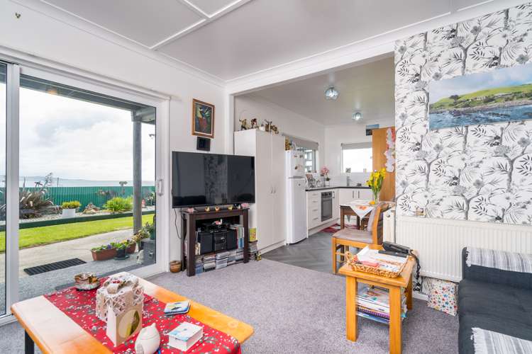 10 Rimu Street Kaka Point_15