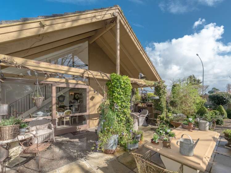 772 River Road Chartwell_21