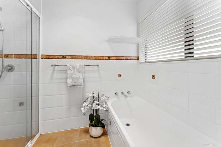 31 Lothian Brae Wattle Downs_13