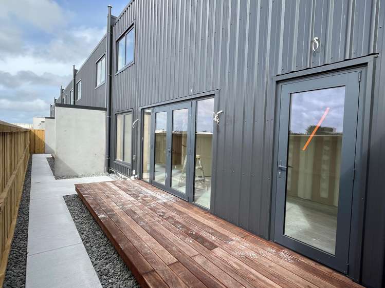 7/1 Lake Bryndwr Lane Burnside_5