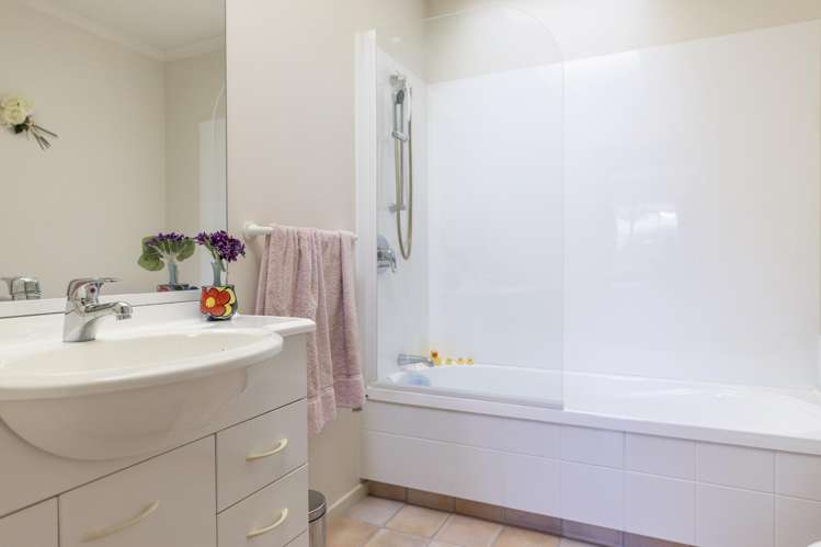 4 Lakeridge Close Rangatira Park_14