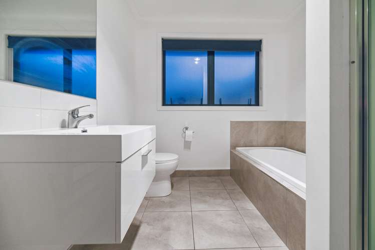 2/12 Onukutara Place Huntington_12