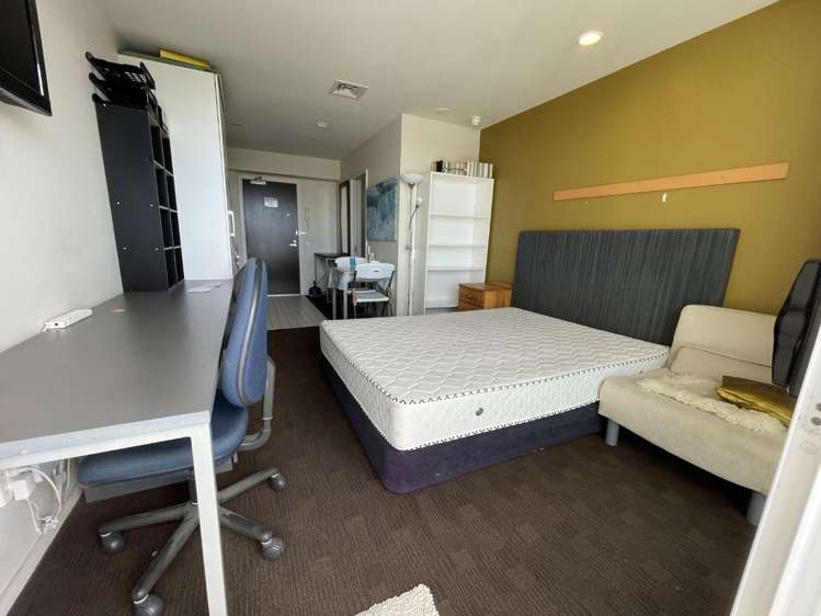 1718/10 Waterloo Quadrant Auckland Central_2