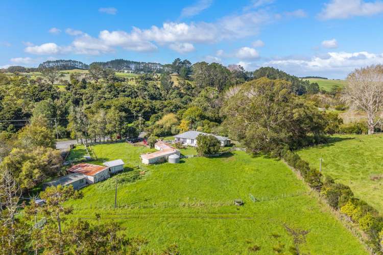 1102 Peak Road Waikoukou Valley_27