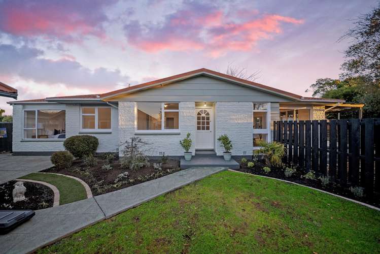 15 Denniston Crescent Redwood_0