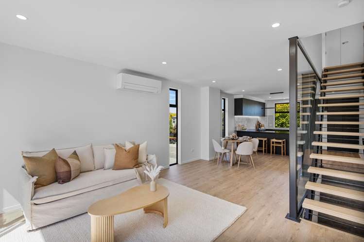 2/11 Donald Place Merivale_2