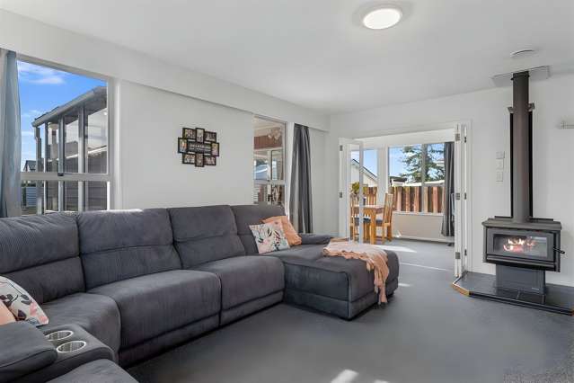Great 4 bdrm with Sleepout and Workshop